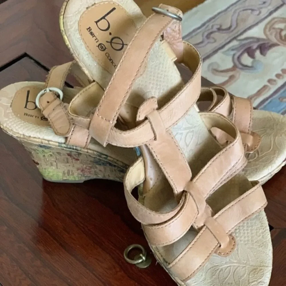 Born BOC BEIGE LEATHER SANDALS SIZE US 9​​​​